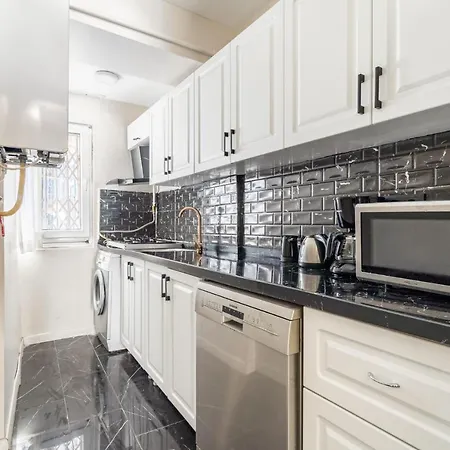 Stylish Flat W Jacuzzi 5 Min To Nisantasi * Istanbul